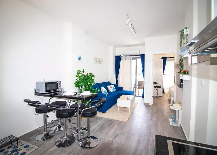 Apartment 2 Bed - Sleeps 4 - Services *