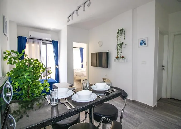 2 Bed - Sleeps 4 - Services Apartment Hurghada