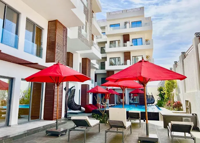 2 Bed - Sleeps 4 - Services *